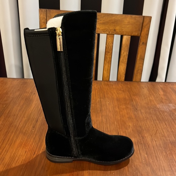 Michael Kors Emma Lily black velour Boots new Girls Toddlers Size 11 - Picture 3 of 11